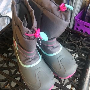 Cat & Jack girls’ toggle top winter boots